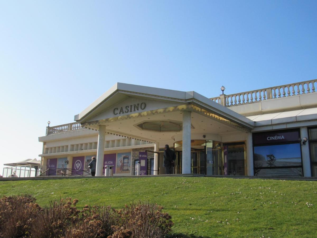 Entre Mer Et Falaises Le Treport Exterior photo